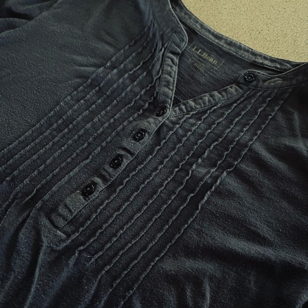L.L.Bean cotton collarless half button V-neck - Picture 4 of 8